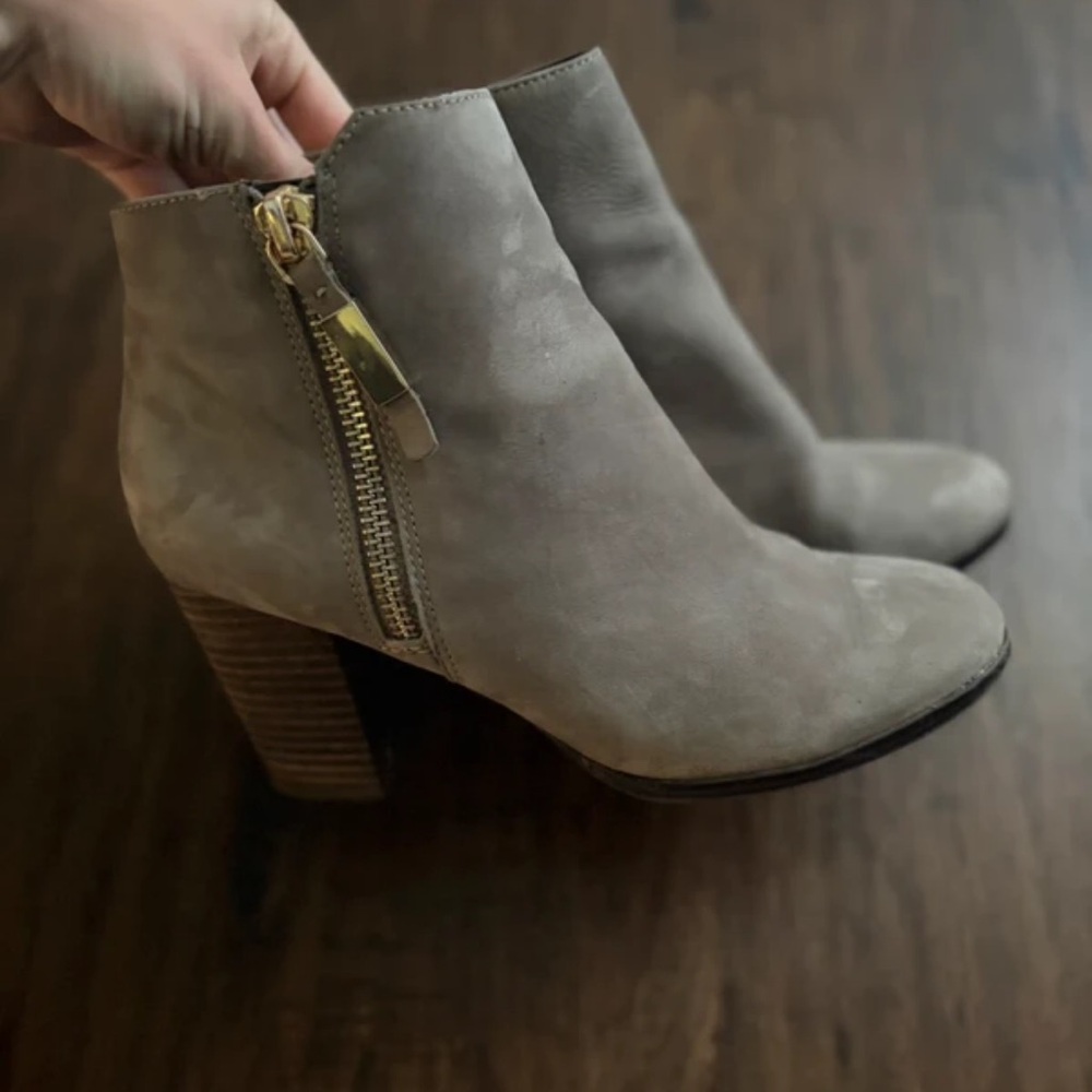 New Look Grey Suede Block Heel Ankle Boots with Gold Zip